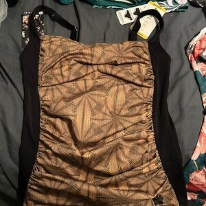 Four tanking tops and one high-waist bottom~NWT. SIZE medium all